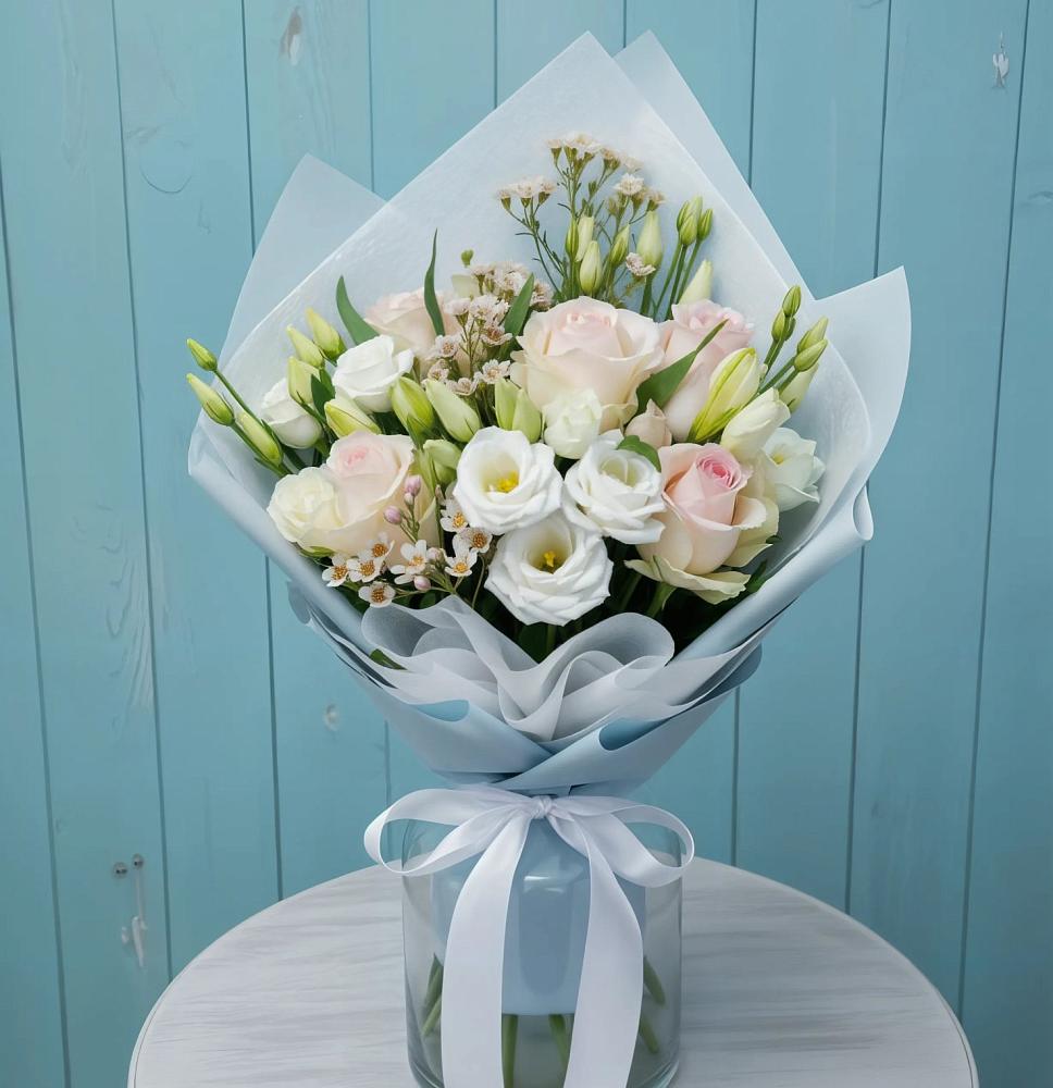 Букет цветов из: Розы и Лизиантусы в Краснобродском