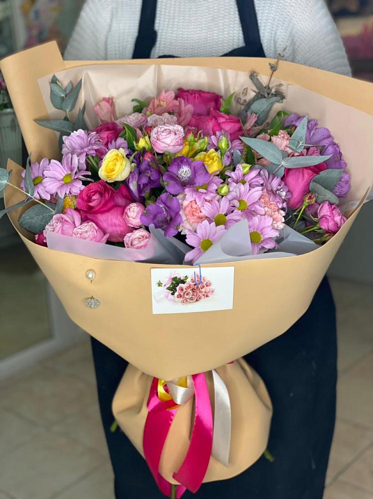 Букет цветов из: Хризантемы, Гвоздики и Альстромерии в Краснобродском