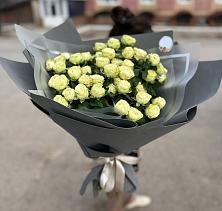 Букет Белые кустовые розы Солинеро в Краснобродском