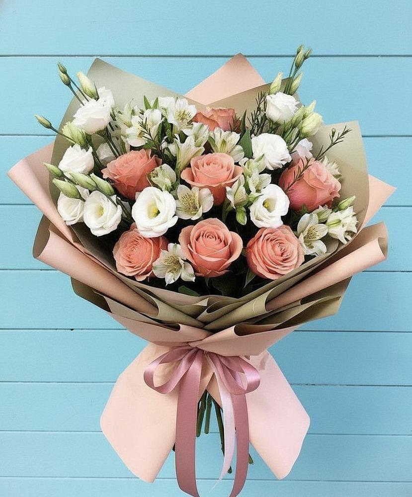 Букет цветов из: Розы, Альстромерии и Лизиантусы в Краснобродском