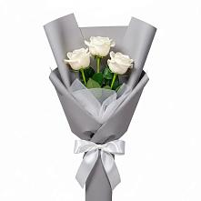 Букет 3 белые розы в Краснобродском