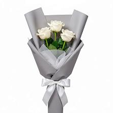 Букет 3 белые розы в Краснобродском