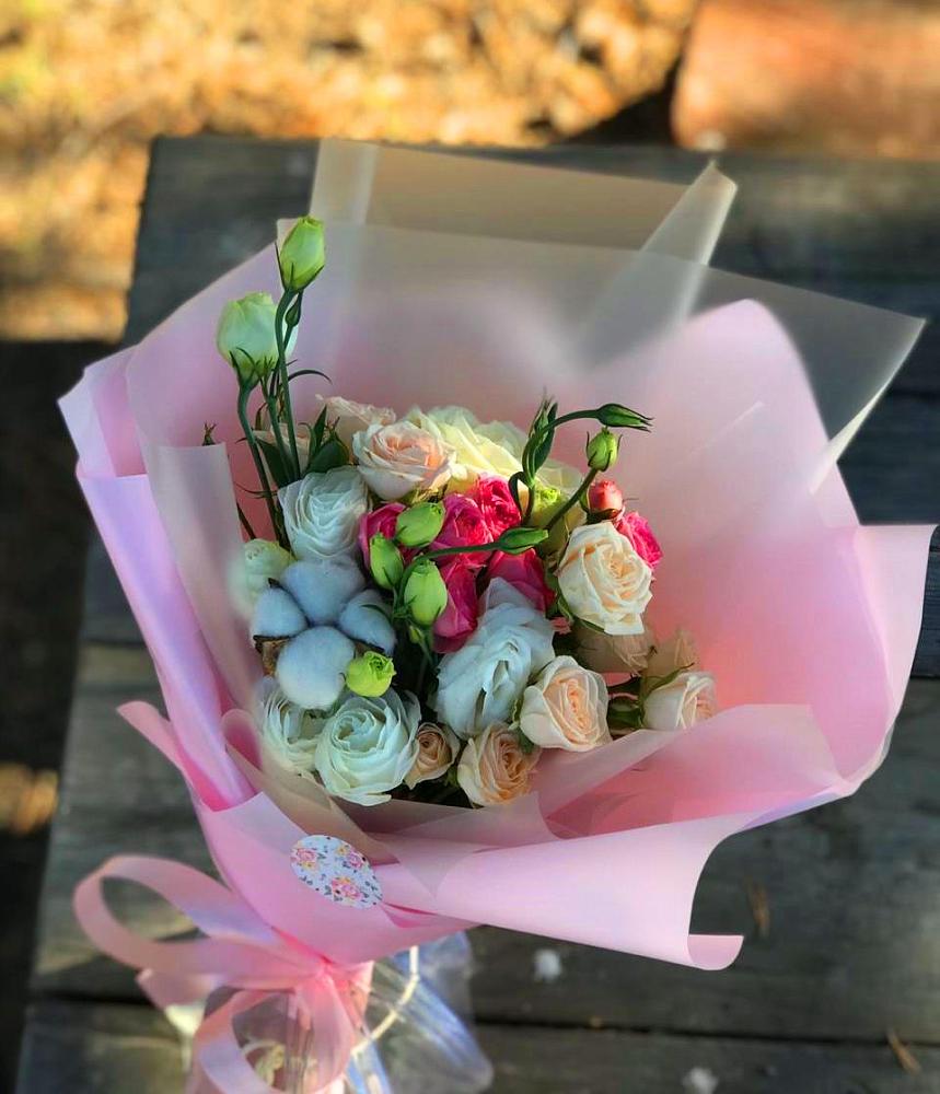 Букет цветов из: Розы и Лизиантусы в Краснобродском