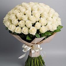 Букет 101 беля роза Белоснежка в Краснобродском