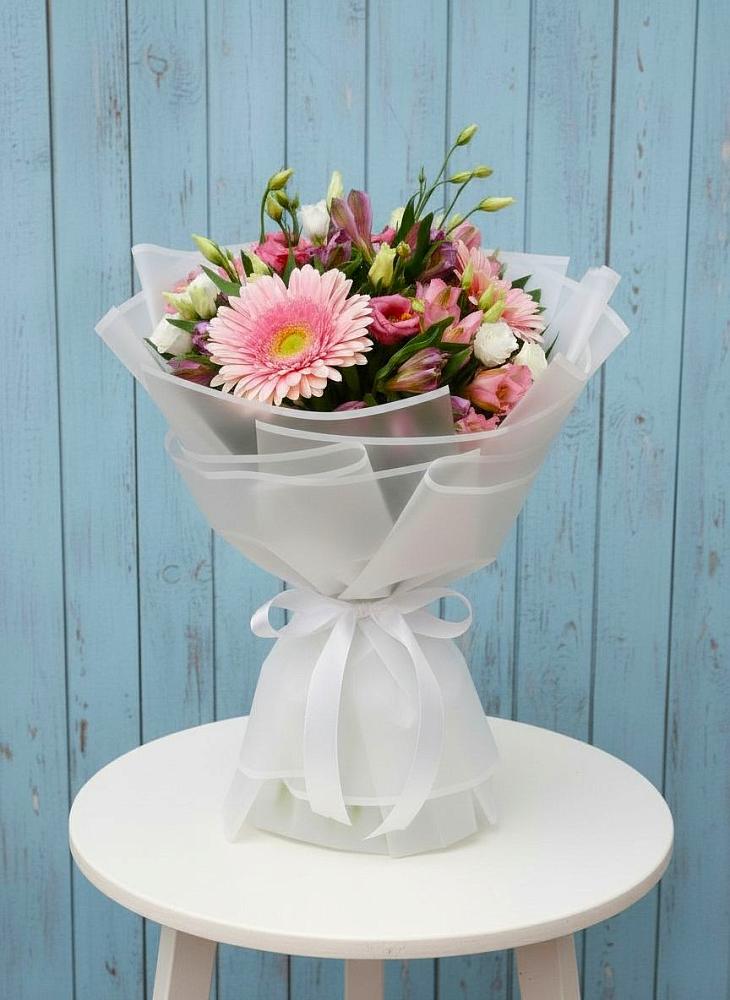 Букет цветов из: Герберы, Альстромерии и Лизиантусы в Краснобродском