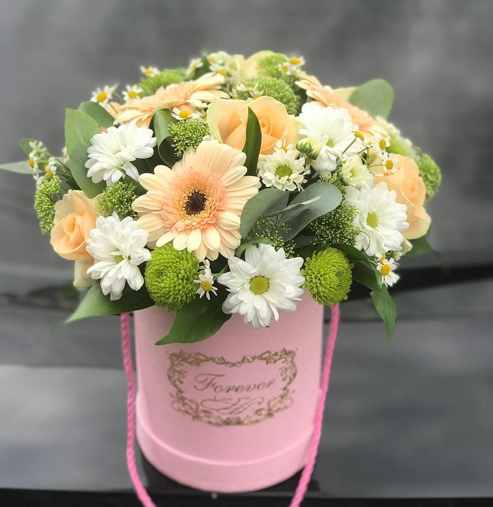 Цветочная композиция из Розы, Герберы и Хризантемы в шляпной коробке в Краснобродском