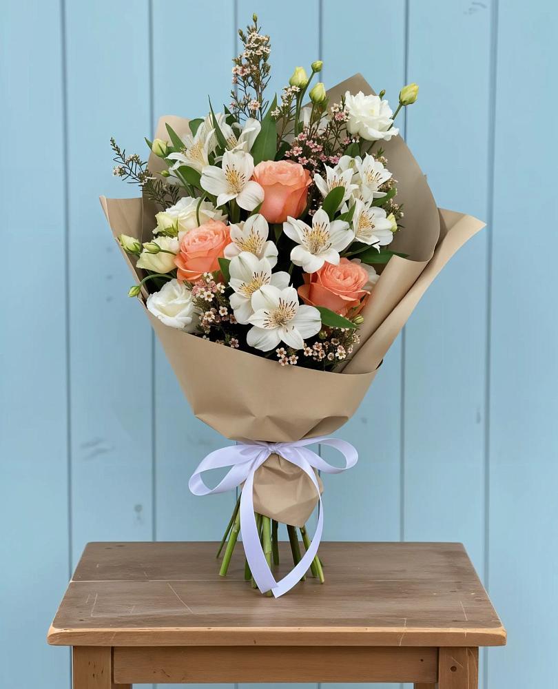 Букет цветов из: Альстромерии, Лизиантусы, Розы и Хризантемы в Краснобродском